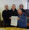 Remise de la bénédiction apostolique au Père Jean Dole, chanoine honoraire de la cathédrale